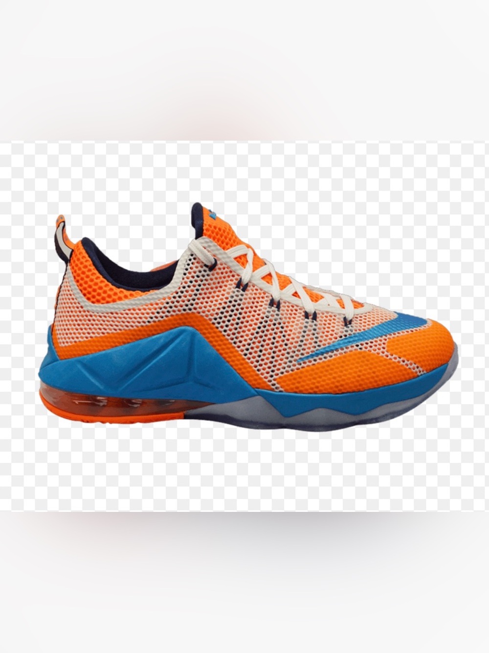 Nike Lebron James Size: 6.5Y
